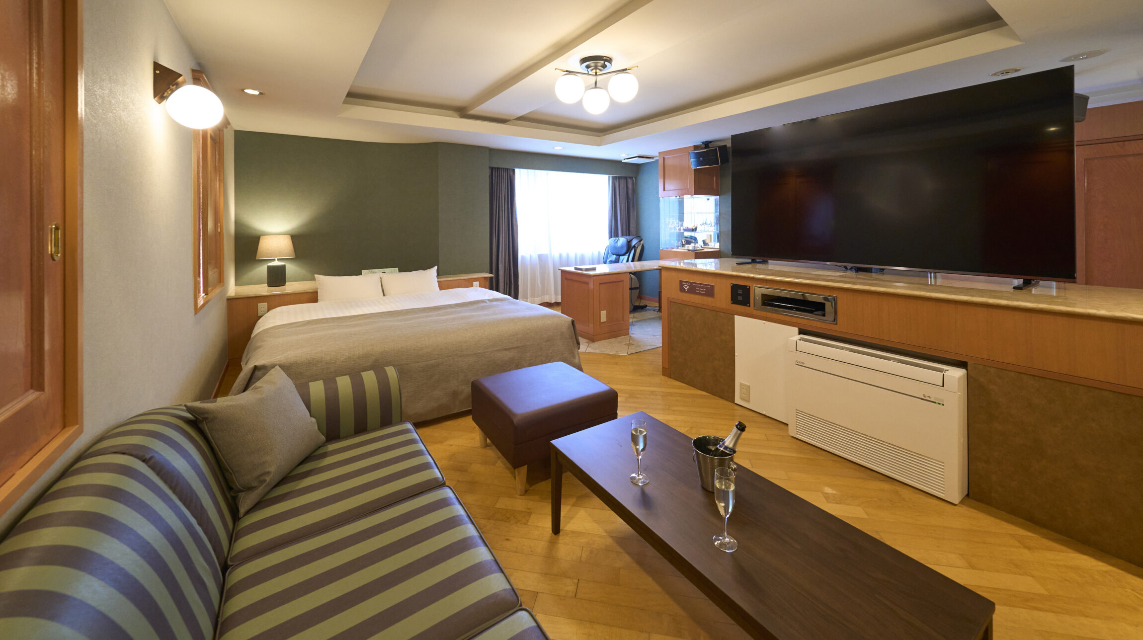 HOTEL FIESTA 葉山